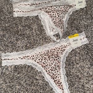 5 pair NWT Jenni Brown and White Animal Print Lace Trim Panties
